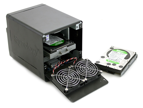 Synology DiskStation DS411+ 열기